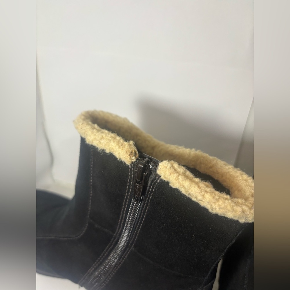 Clarks Bendables Black Suede Boots Women Shearling Trim 8 W - Picture 2 of 16
